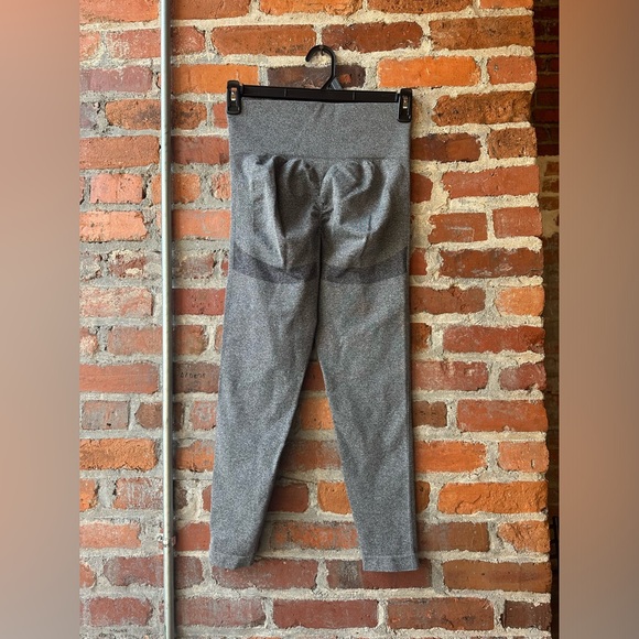 Women’s Workout Leggings; size xl - Picture 6 of 10